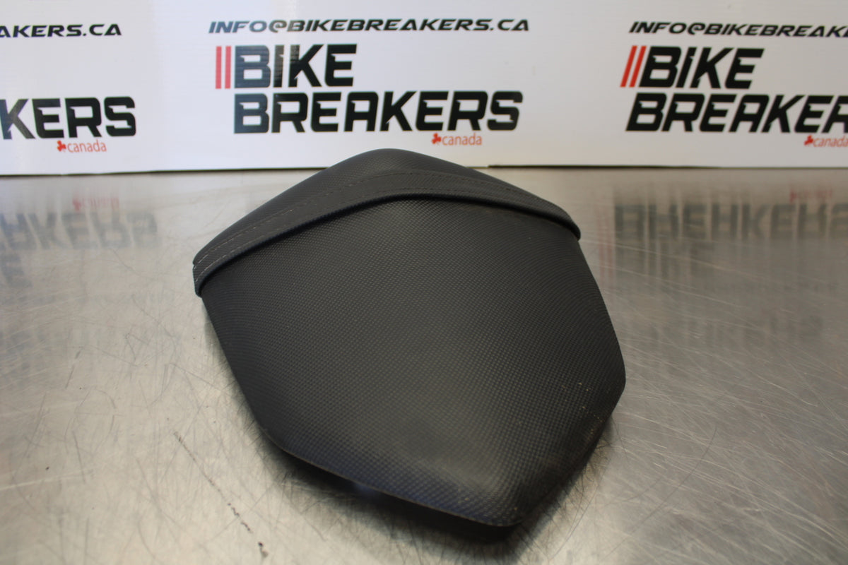 07 KAWASAKI Z1000 REAR BACK PASSENGER TANDEM SEAT PAD SADDLE PILLION BB148