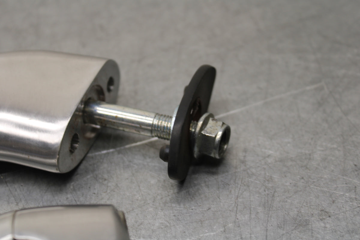 05-06 SUZUKI BOULEVARD M50 HANDLEBAR RISERS BB671