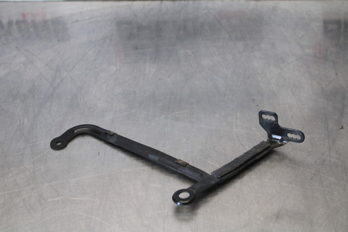 16 APRILIA TUONO V4 1100 LOWER BOTTOM BELLY FAIRING COWL BRACKET MOUNT BB905