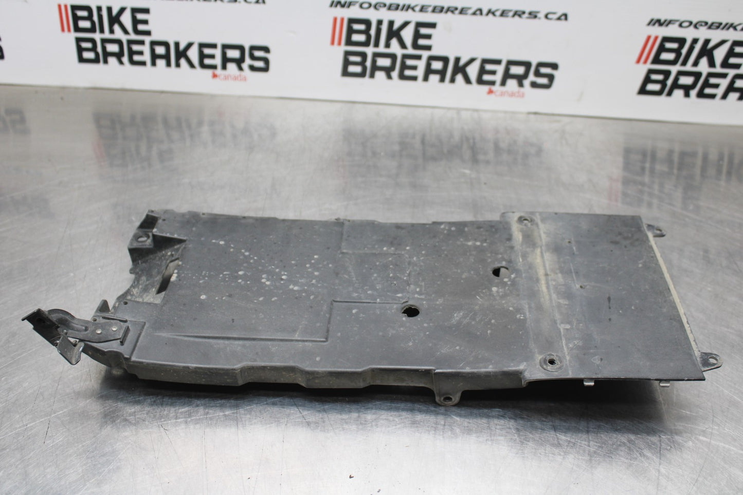 08 KAWASAKI NINJA ZX10R REAR BACK TAIL UNDERTAIL BATTERY TRAY PLASTIC BB201