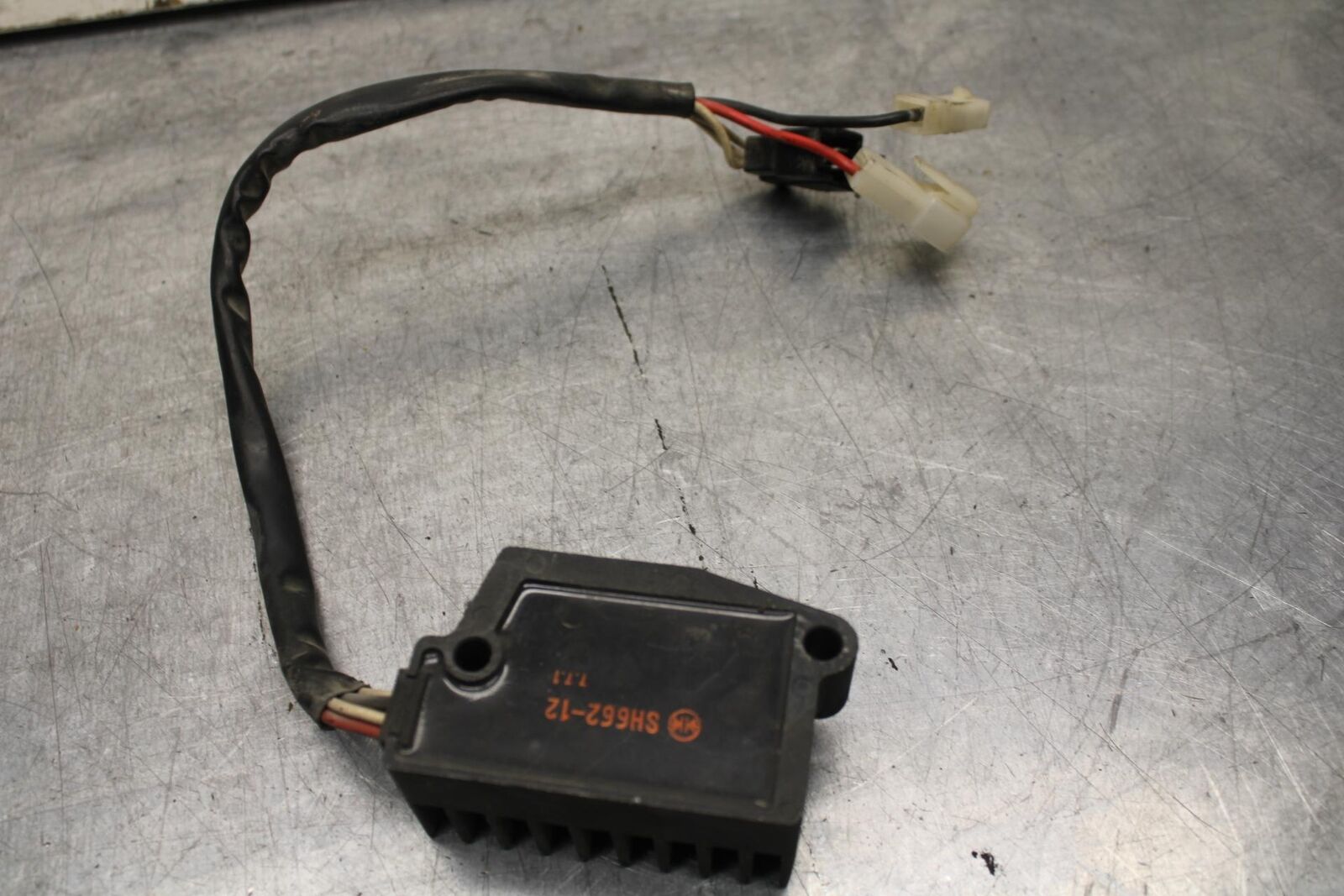 1998 Yamaha Vmax 1200 VMX1200 RECTIFIER VOLTAGE REGULATOR BB620