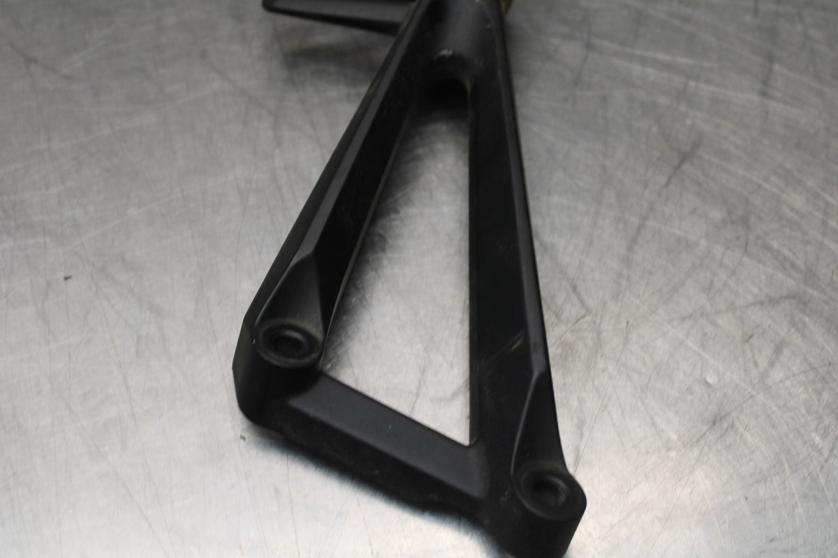 23 YAMAHA YZF R3 LEFT REAR BACK PASSENGER PEG BB806
