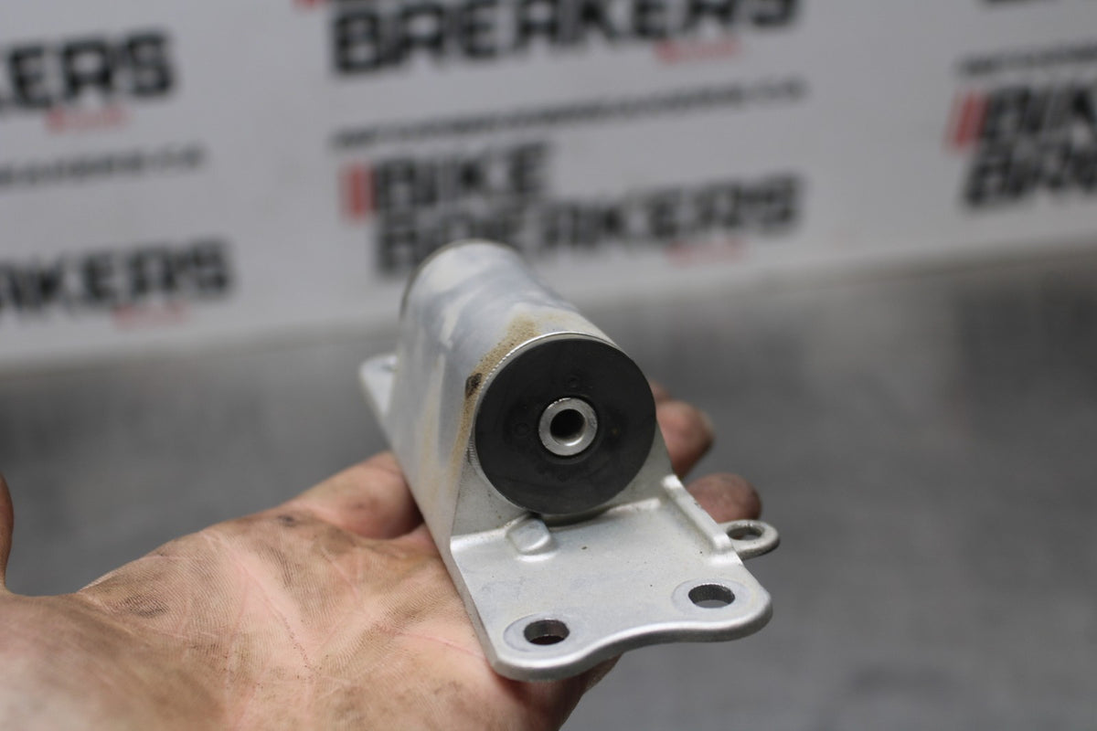 13 YAMAHA YZF R1 GAS TANK FUEL CELL PETROL RESERVOIR BRACKET MOUNT BB781