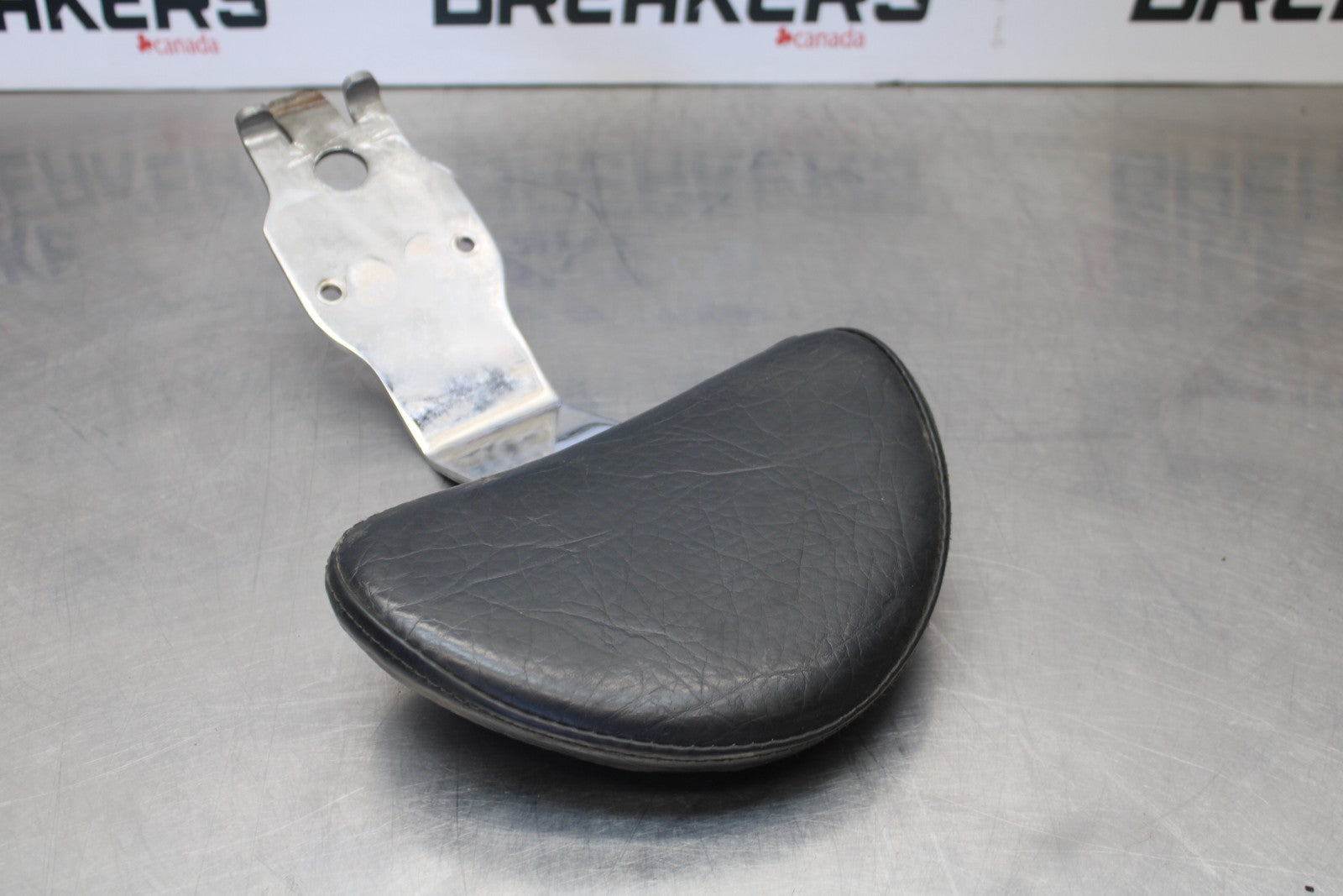 05-06 VICTORY KINGPIN DELUXE FRONT DRIVERS SEAT BACK REST BB195