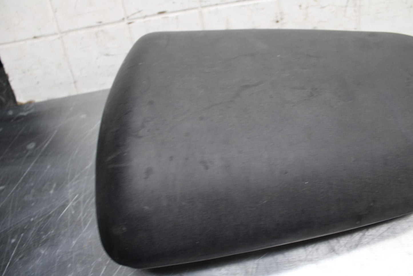 00-02 KAWASAKI NINJA ZX6R ZX600J REAR  PASSENGER TANDEM SEAT PAD SADDLE BB489