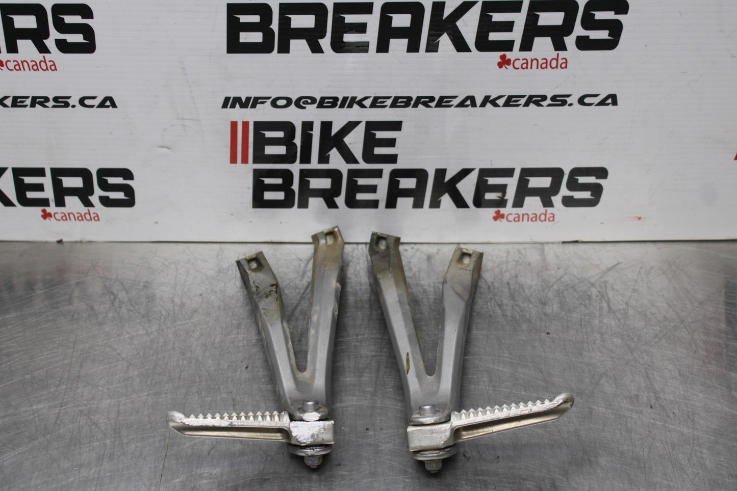 07-08 YAMAHA YZF R1 REAR BACK PASSENGER PEG SET PAIR BB771