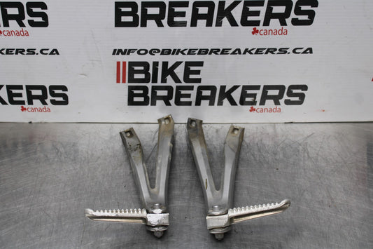 07-08 YAMAHA YZF R1 REAR BACK PASSENGER PEG SET PAIR BB771