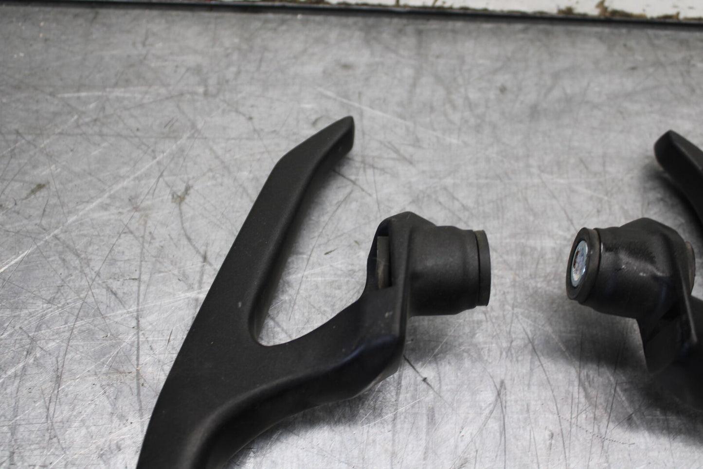 12-17 KAWASAKI ER-6N Z650 PASSENGER REAR SEAT GRAB BAR HANDLE SET BB709