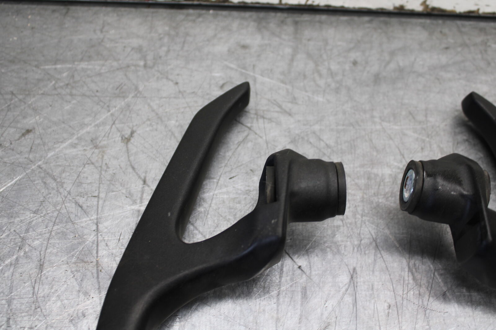 12-17 KAWASAKI ER-6N Z650 PASSENGER REAR SEAT GRAB BAR HANDLE SET BB709