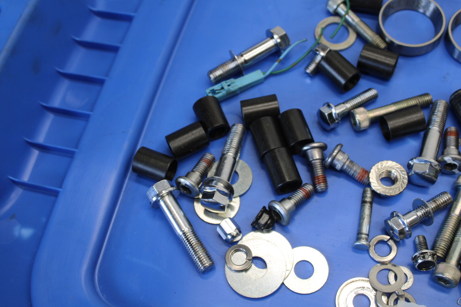 2008 Honda VTX1300C MOUNTING BOLTS HARDWARE MOTOR SCREWS  bb673