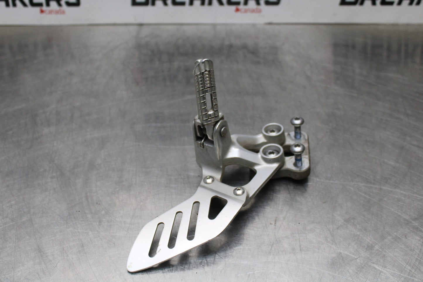 06-07 SUZUKI GSXR 600 LEFT REARSET REAR SET DRIVER FOOT PEG REST STOP BB178