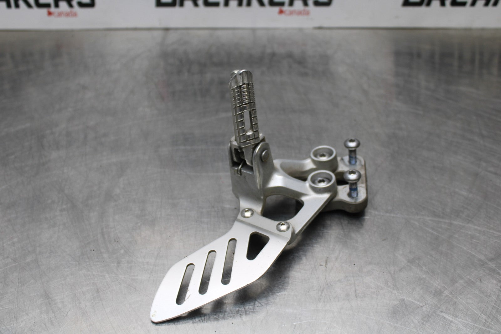 06-07 SUZUKI GSXR 600 LEFT REARSET REAR SET DRIVER FOOT PEG REST STOP BB178