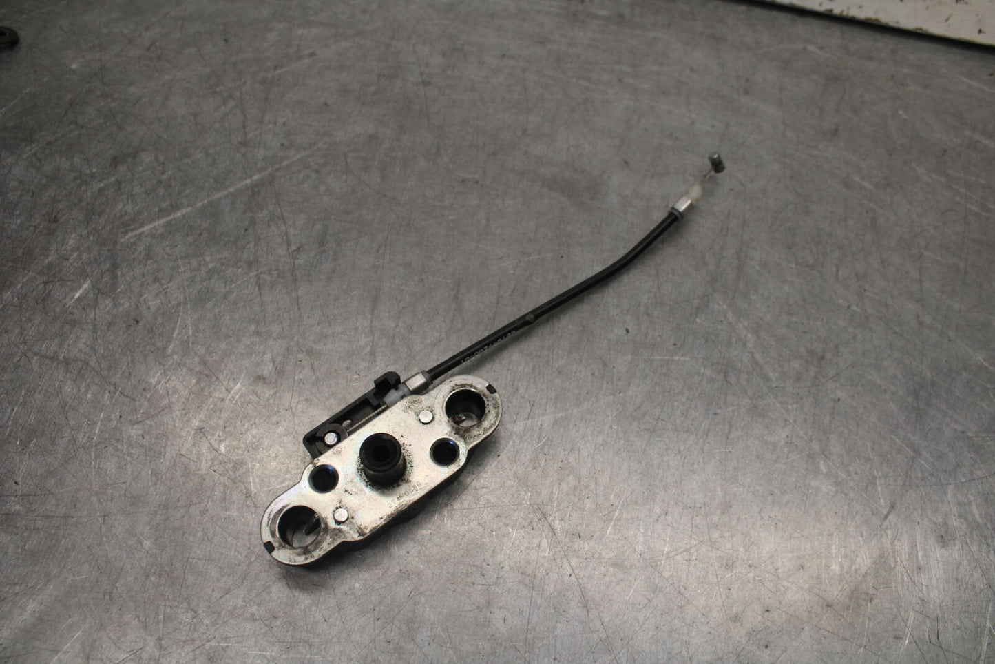 09-12 KAWASAKI NINJA ZX6R REAR PASSENGER SEAT LATCH LOCK ASSEMBLY BB698