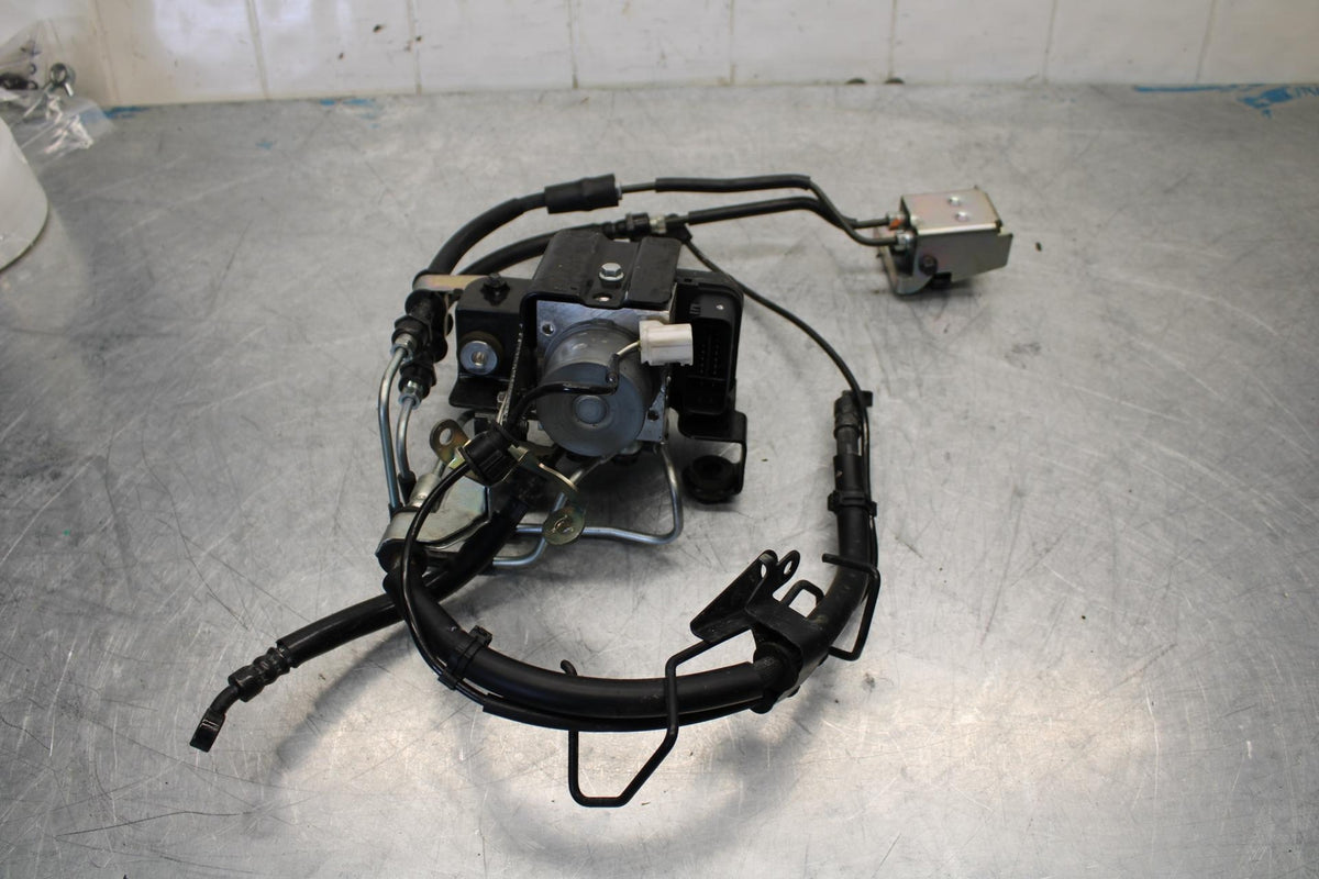 17-18 YAMAHA YZF R3 ABS PUMP UNIT MODULE W HOSES  BB438
