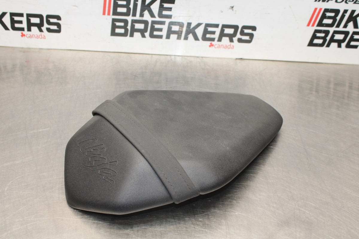 21-22 KAWASAKI NINJA ZX10R REAR BACK PASSENGER TANDEM SEAT SADDLE PILLION BB840