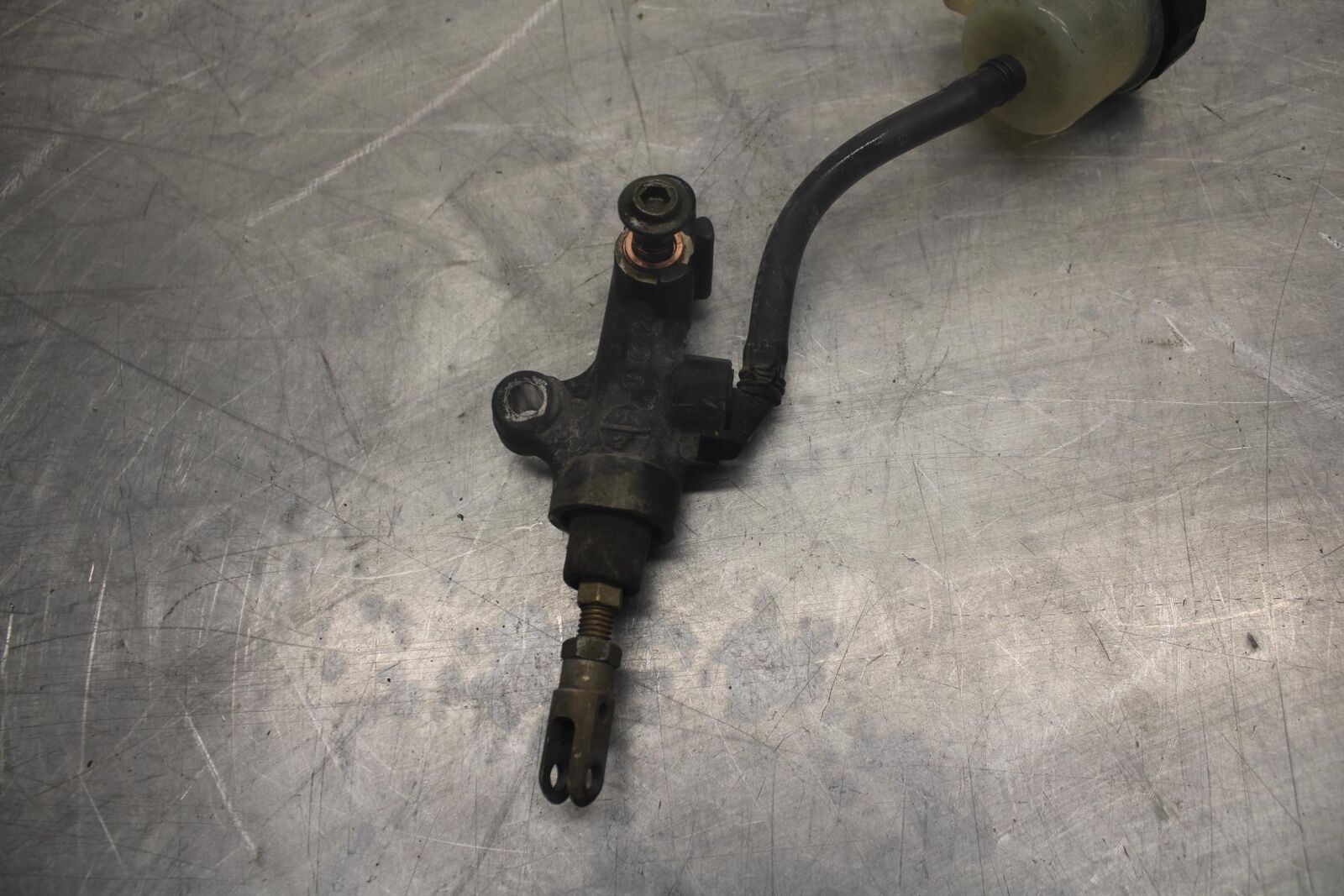 05 YAMAHA YZF R6S REAR BREMBO  BRAKE MASTER CYLINDER W RESERVOIR BB462