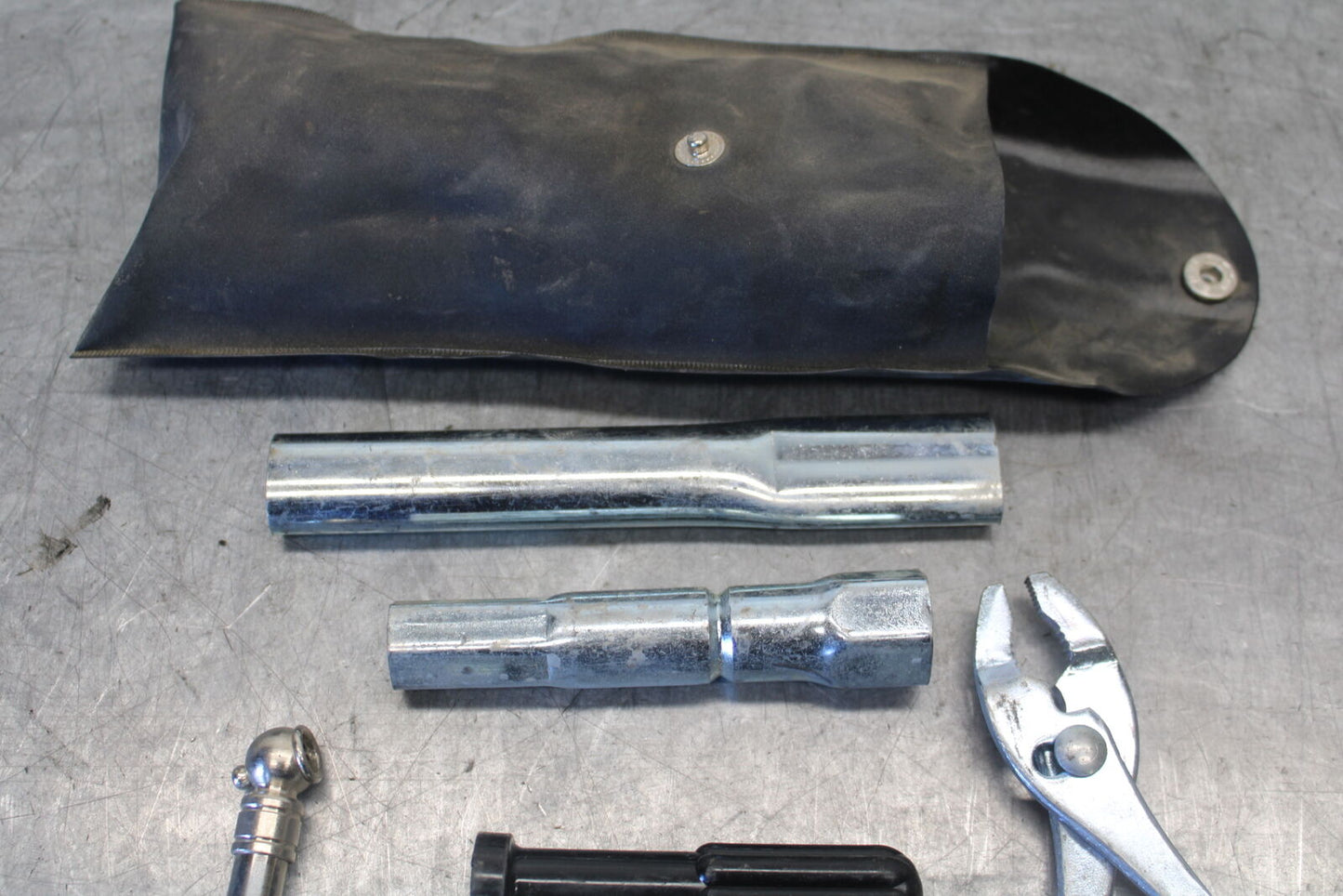 05-06 YAMAHA ROYAL STAR STOCK TOOLS OEM TOOL BAG KIT SET BB697