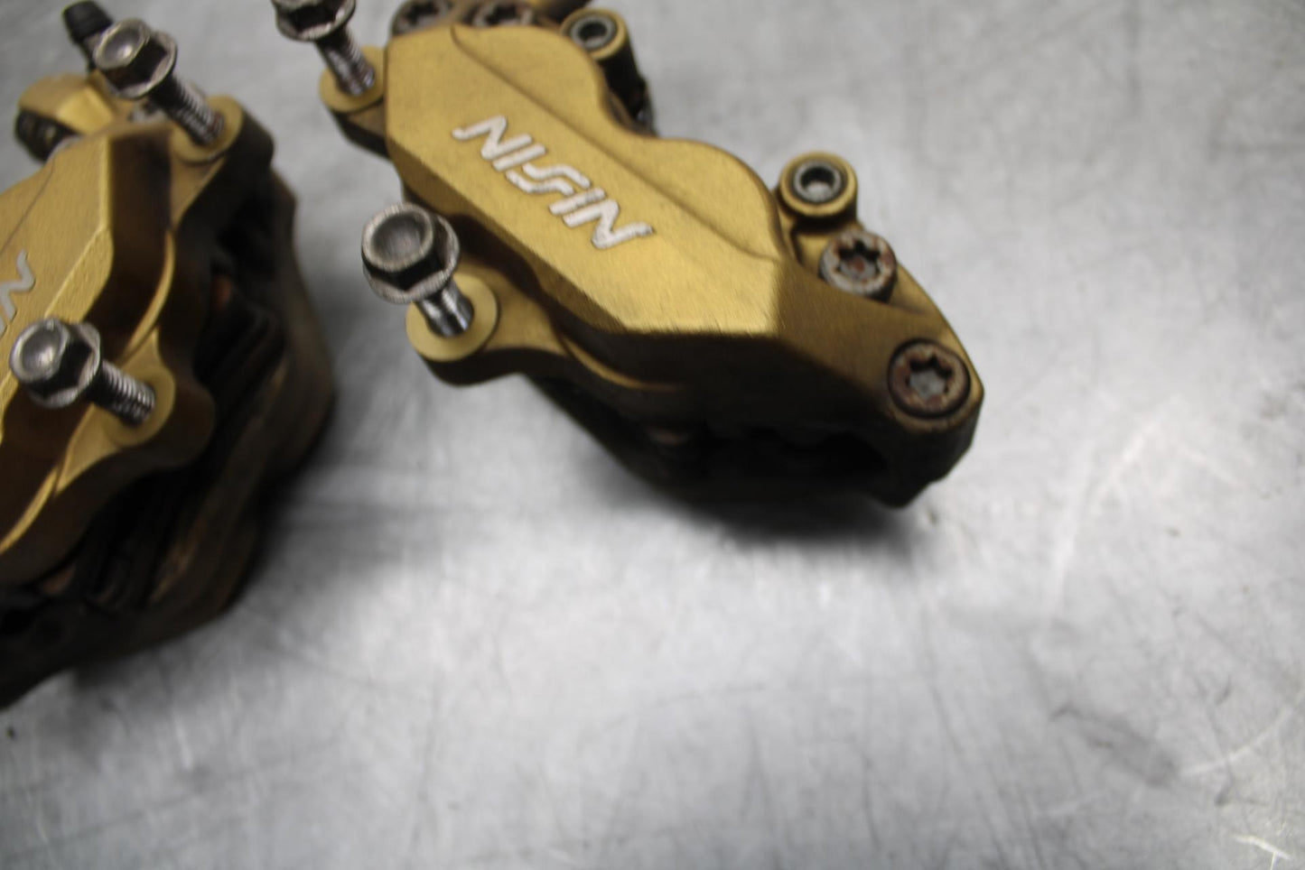 02-03 HONDA CBR900RR 954 RIGHT LEFT FRONT BRAKE CALIPER SET PAIR CALIPERS BB497