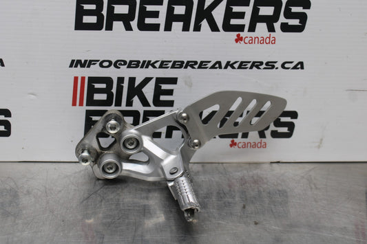08-10 SUZUKI GSXR 600 LEFT REARSET REAR SET DRIVER FOOT PEG REST STOP BB765