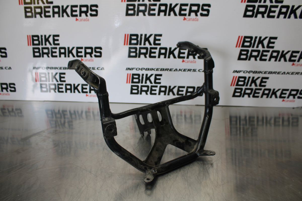 01-03 SUZUKI GSXR600 UPPER FAIRING MIRROR GAUGES STAY BRACKET BB145