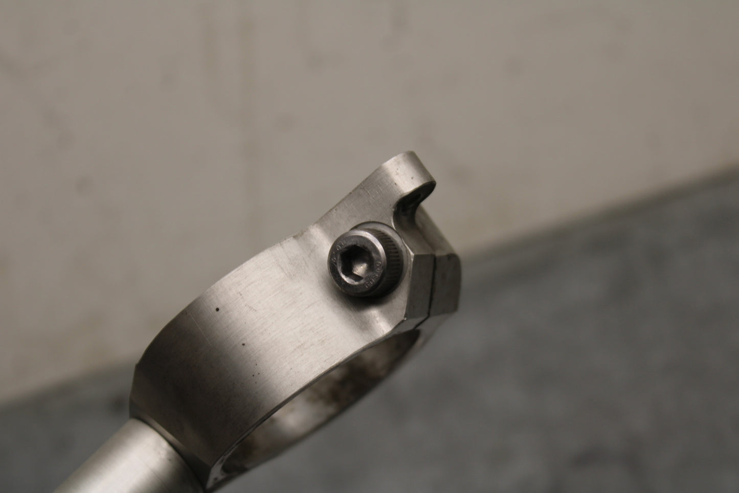 00-01 YAMAHA YZF R1 LEFT CLIP ON HANDLEBAR BB755