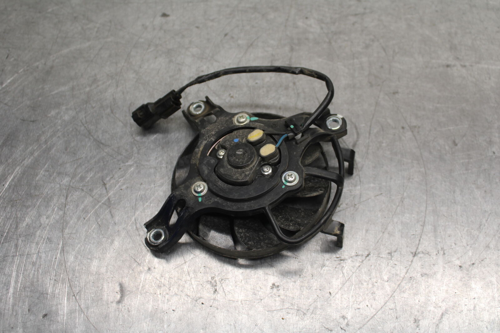 15-19 HONDA CBR300R ENGINE RADIATOR COOLING FAN  BB112