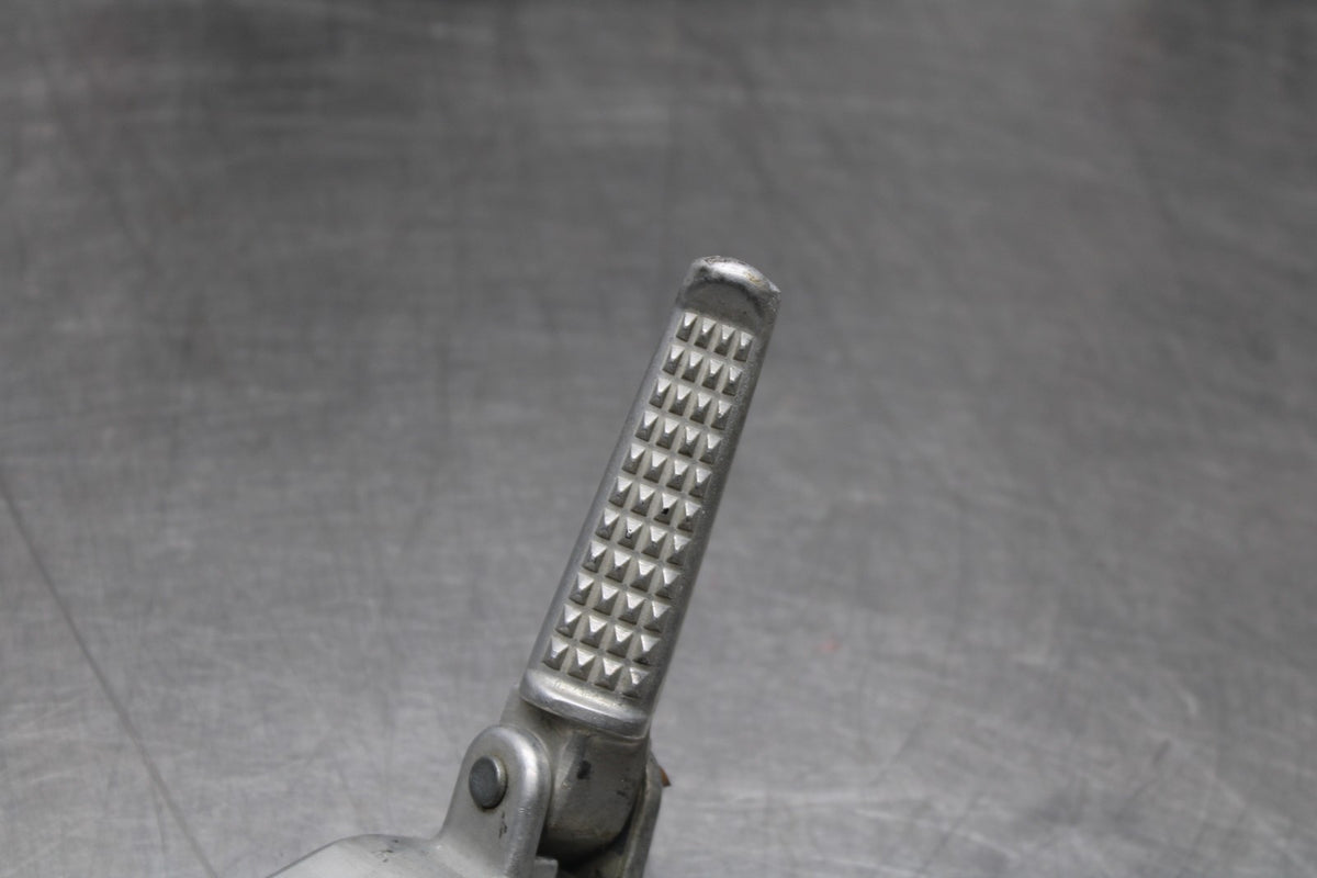 03 SUZUKI SV650 RIGHT REAR BACK PASSENGER PEG BB846