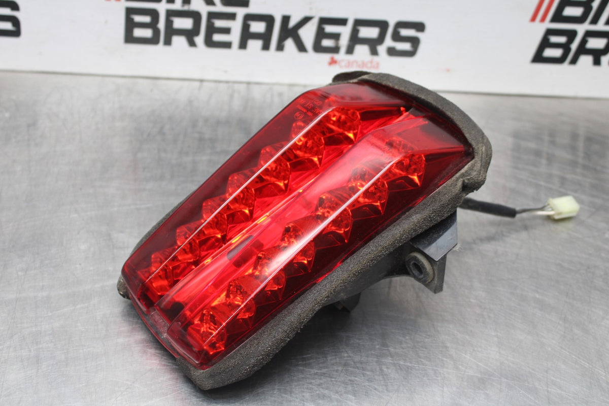 06 SUZUKI SV650S REAR TAIL TAILLIGHT BACK BRAKE LIGHT BB783