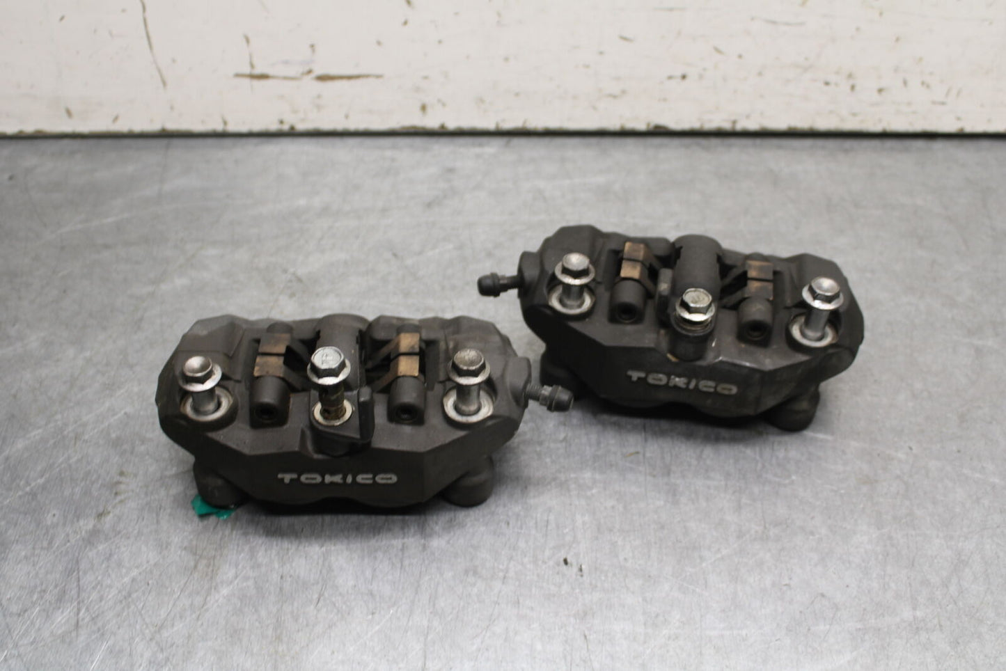 06-07 SUZUKI GSXR750 RIGHT LEFT FRONT BRAKE CALIPER SET PAIR CALIPERS BB670