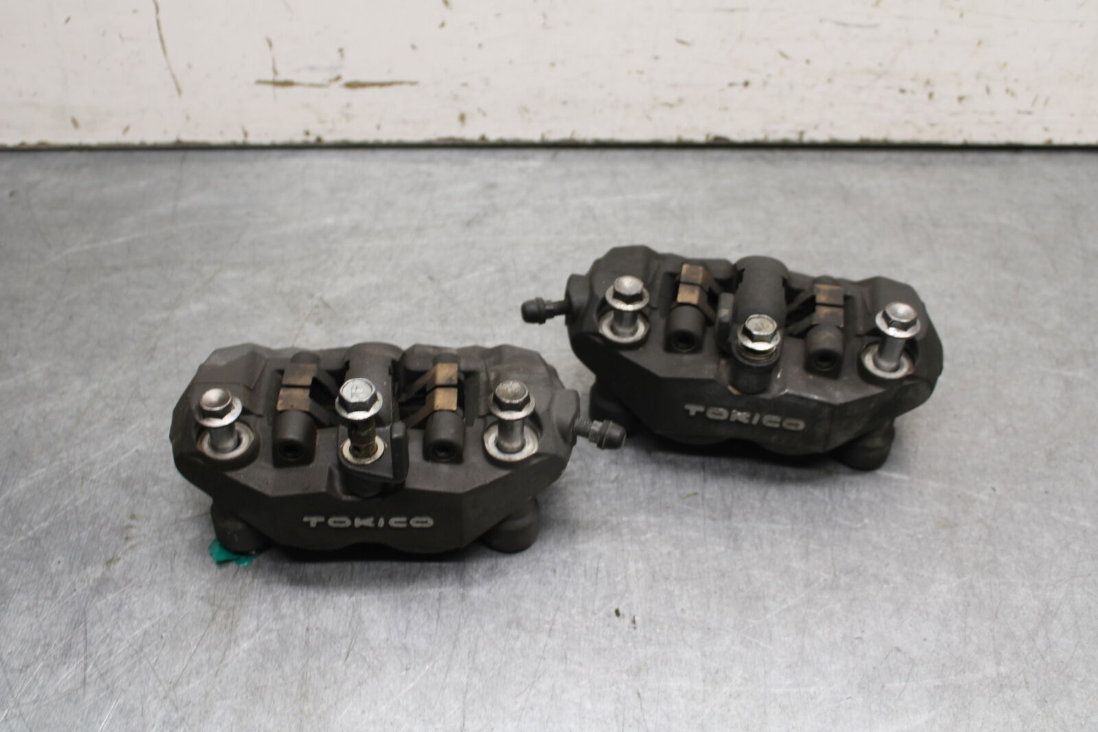 06-07 SUZUKI GSXR750 RIGHT LEFT FRONT BRAKE CALIPER SET PAIR CALIPERS BB670