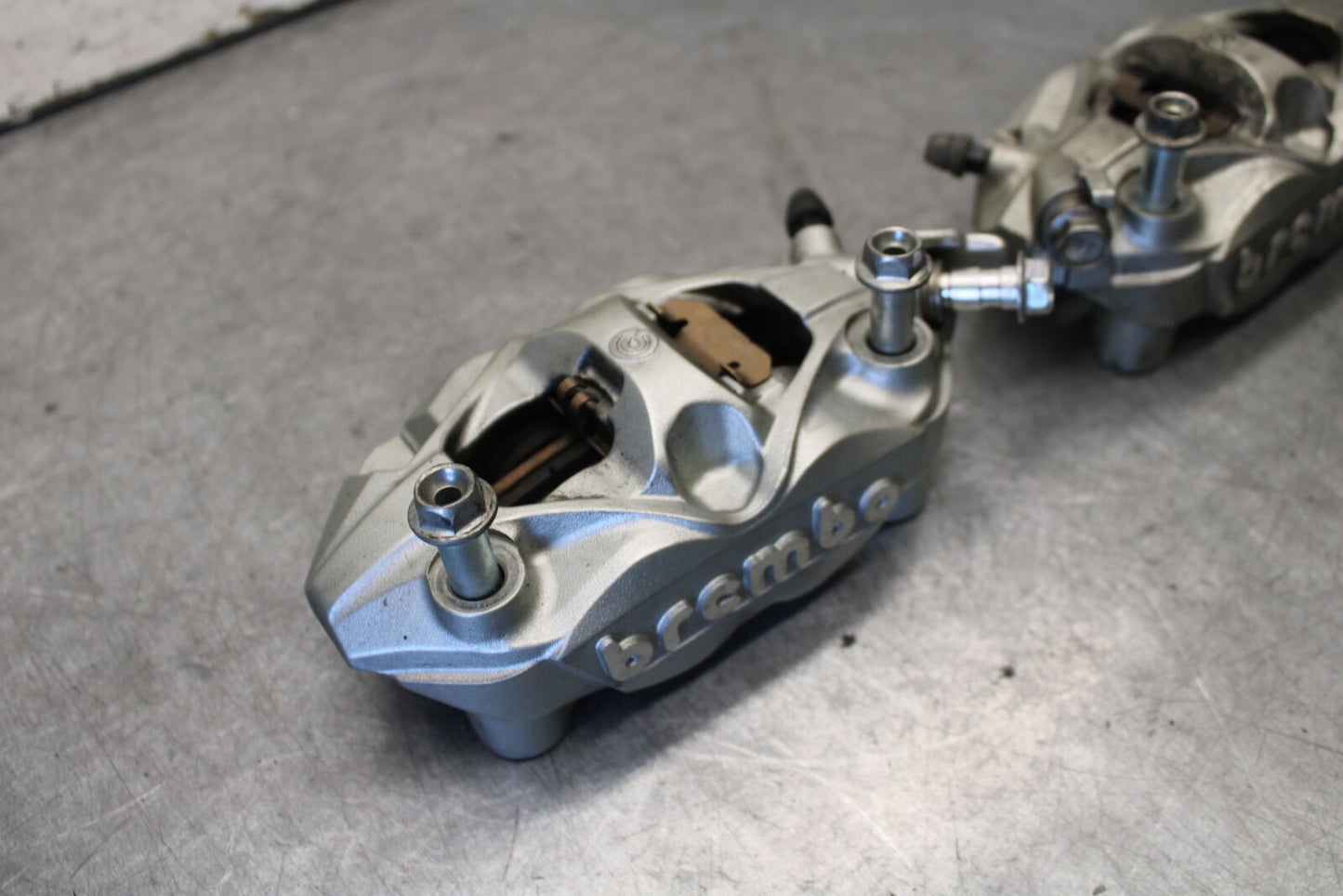 11-24 SUZUKI GSXR750 RIGHT LEFT FRONT BRAKE CALIPER SET PAIR CALIPERS  BB687