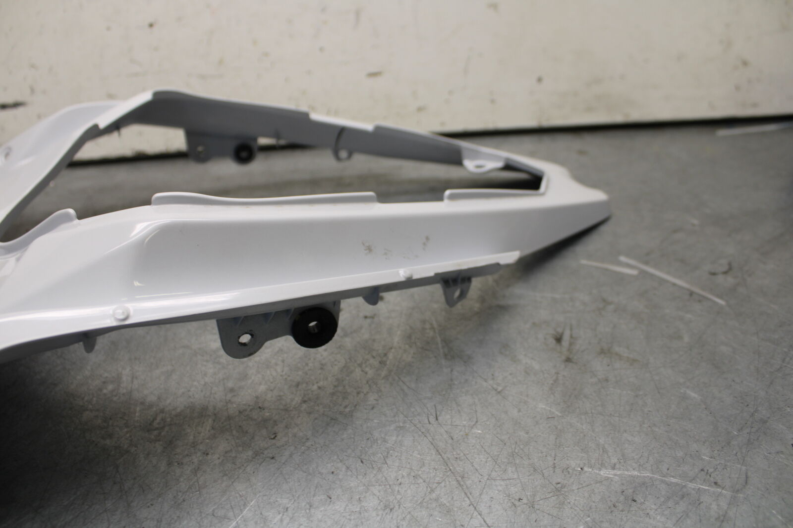 18-23 KAWASAKI NINJA 400 CENTER REAR BACK TAIL FAIRING COWL BB660