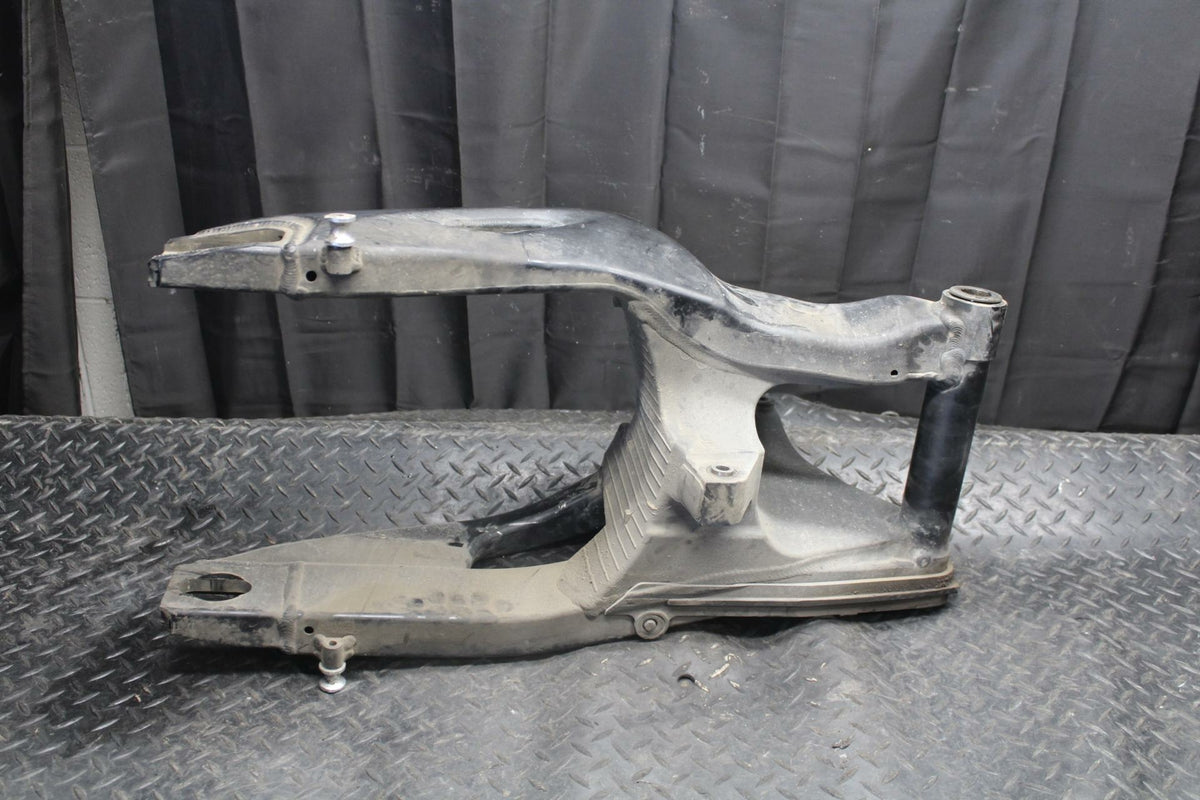 10-11 HONDA CBR1000RR REAR SWINGARM  SUSPENSION SWING ARM 52200-MFL-010 BB228