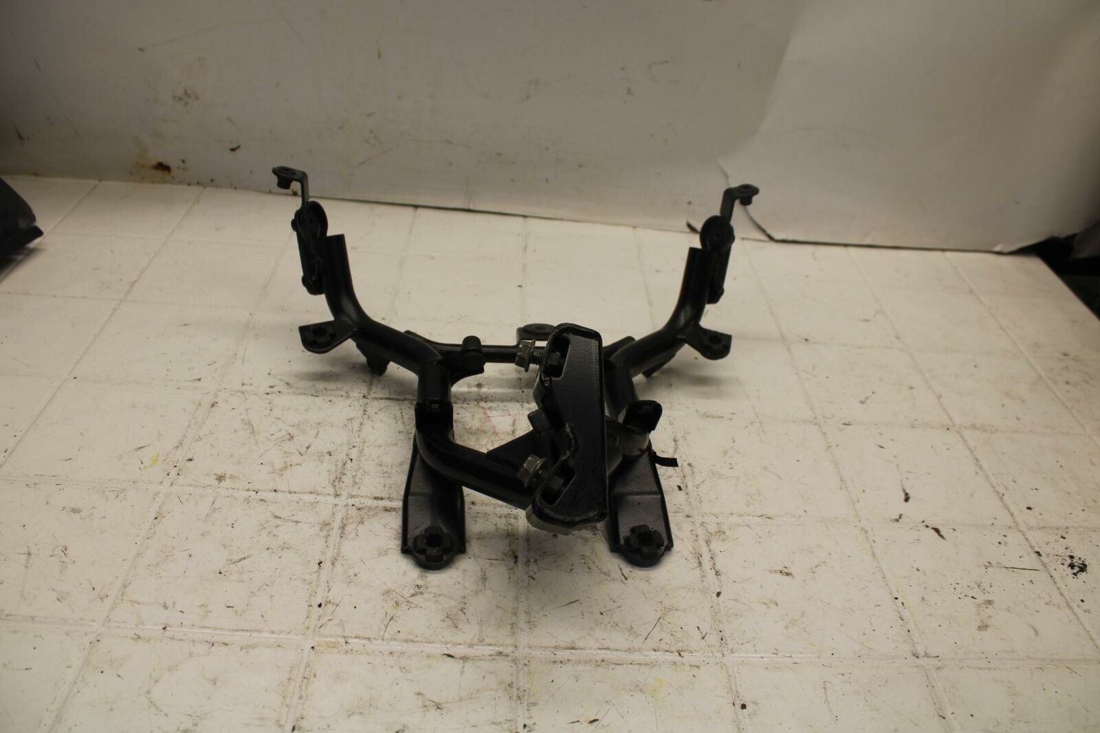 06-07 SUZUKI BANDIT 1200S ABS UPPER FAIRING MIRROR GAUGES STAY BRACKET BB21