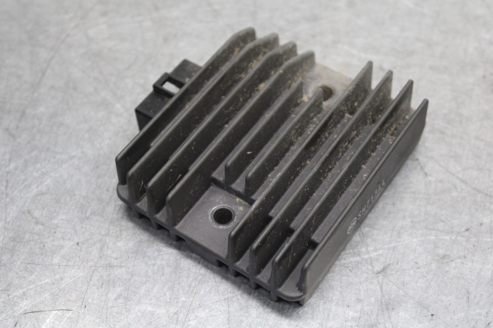 08-09 YAMAHA YZF R6S RECTIFIER VOLTAGE REGULATOR  BB690
