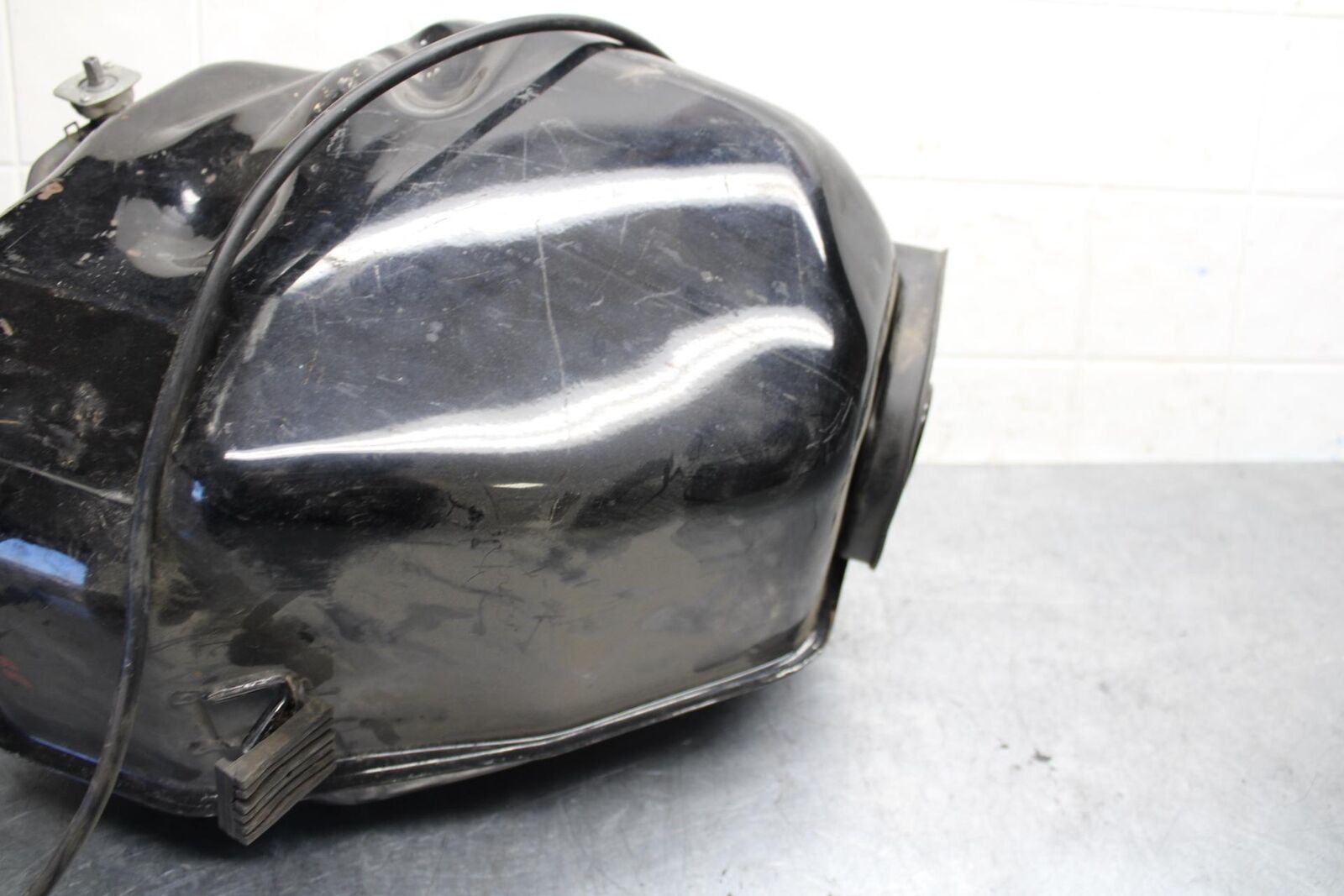 89-90 YAMAHA FZR600 GAS TANK FUEL CELL PETROL RESERVOIR 3HE-24110-10-00 BB76