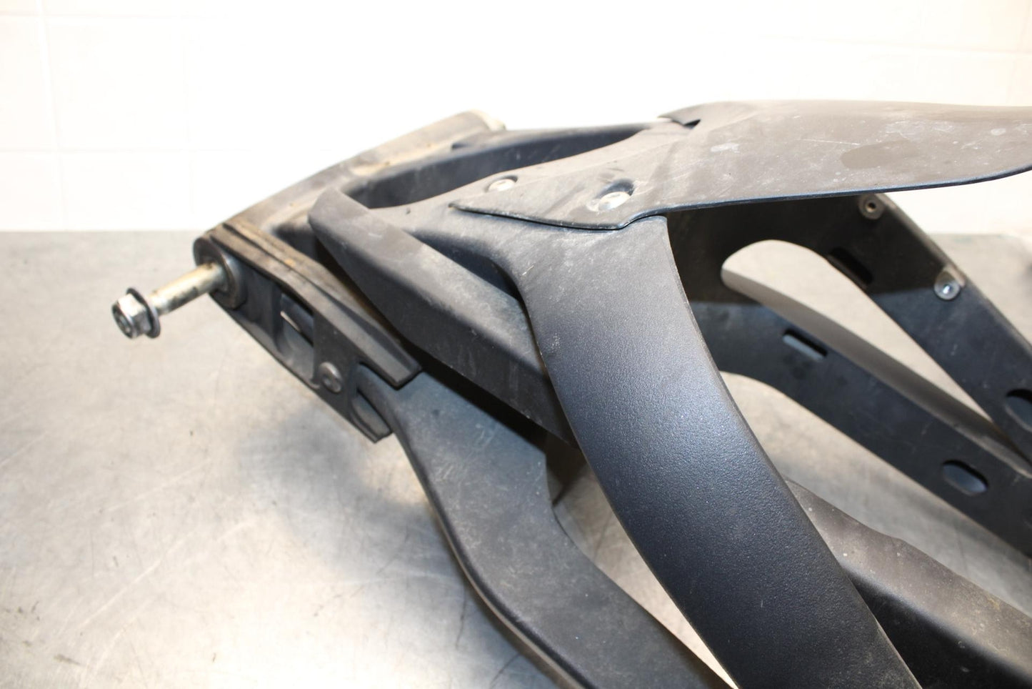2009 Triumph Daytona 675 REAR SWINGARM BACK SUSPENSION SWING ARM  BB584