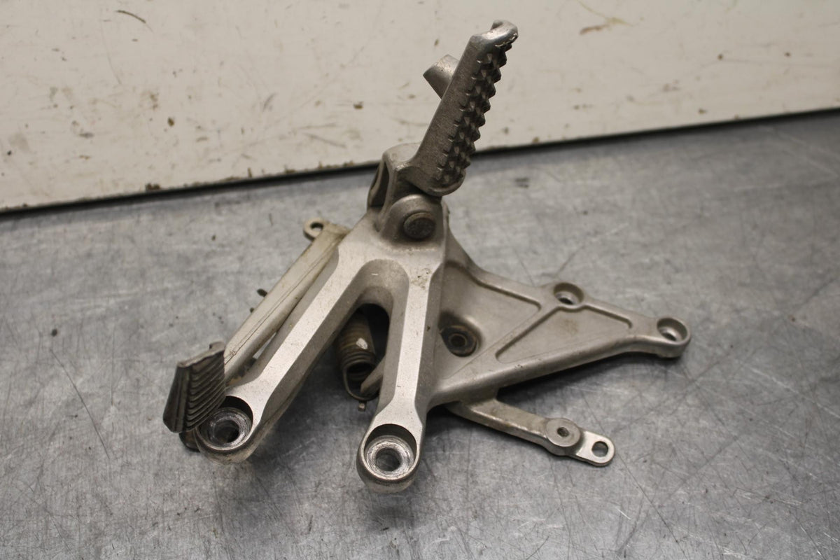 06-07 HONDA CBR1000RR RIGHT REARSET REAR SET DRIVER FOOT PEG REST STOP BB99