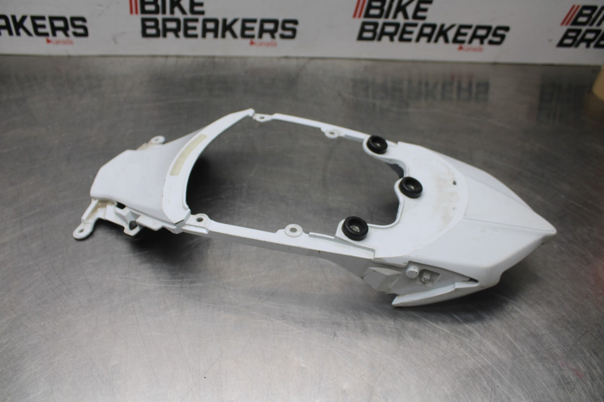 08-10 SUZUKI GSXR 600 CENTER REAR BACK TAIL FAIRING COVER TRIM COWL BB00