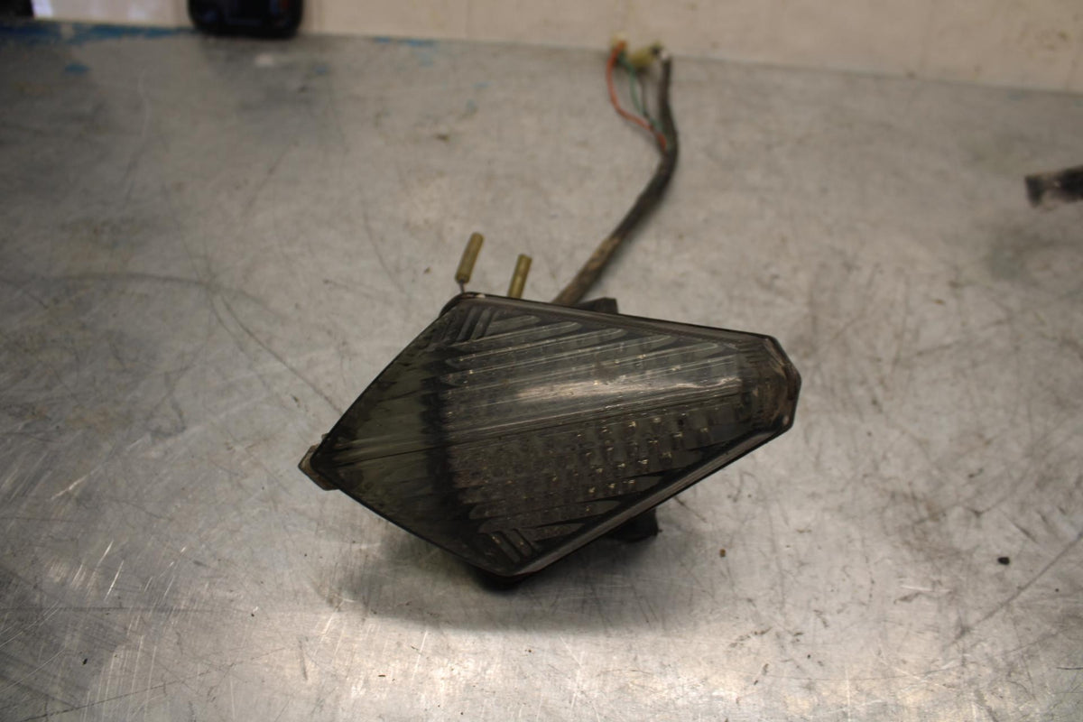 07-08 YAMAHA YZF R1 REAR TAIL TAILLIGHT BACK BRAKE LIGHT BB425
