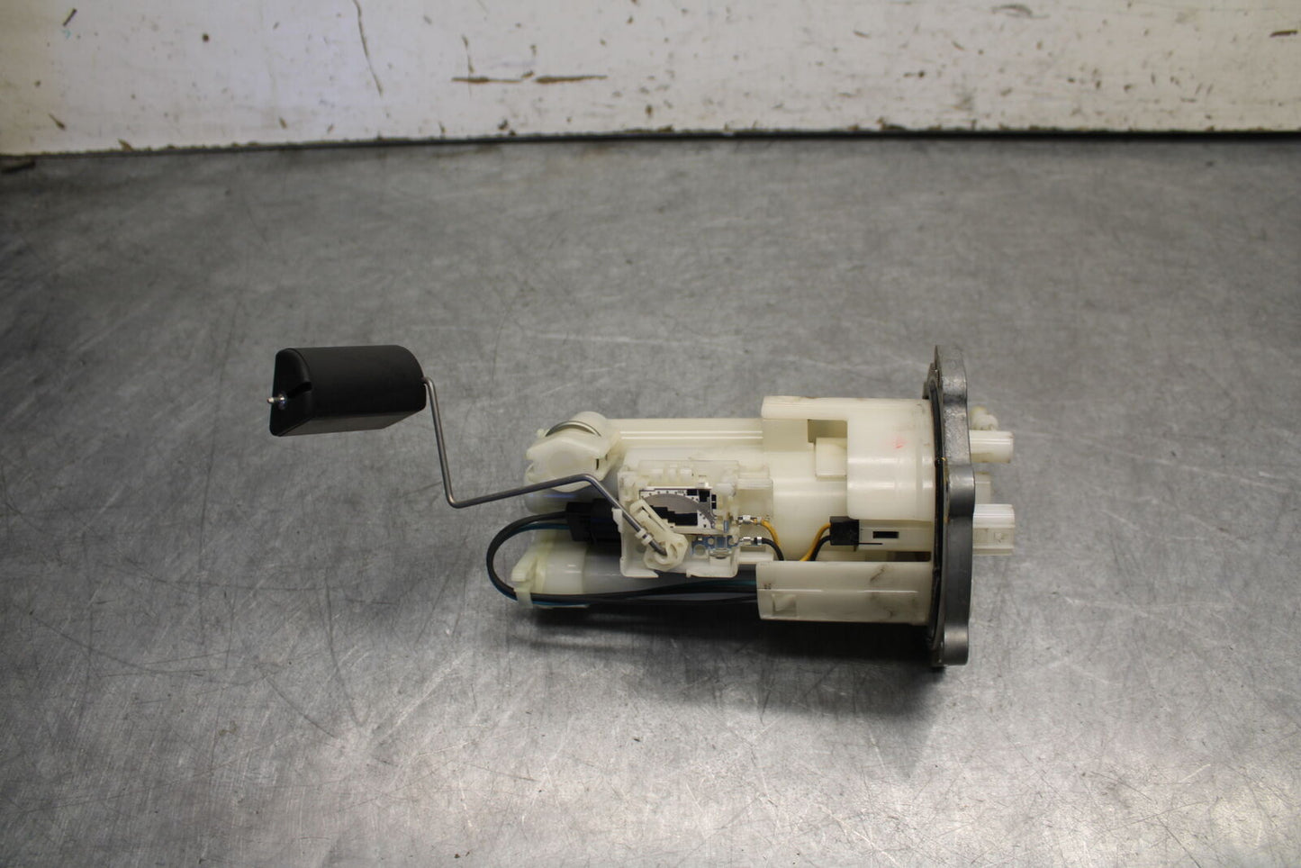 09-15 YAMAHA FZ6R FUEL PUMP GAS PETROL SENDER UNIT 20S-13907-00-00  BB686