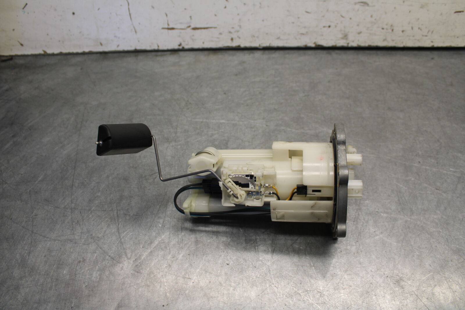 09-15 YAMAHA FZ6R FUEL PUMP GAS PETROL SENDER UNIT 20S-13907-00-00  BB686