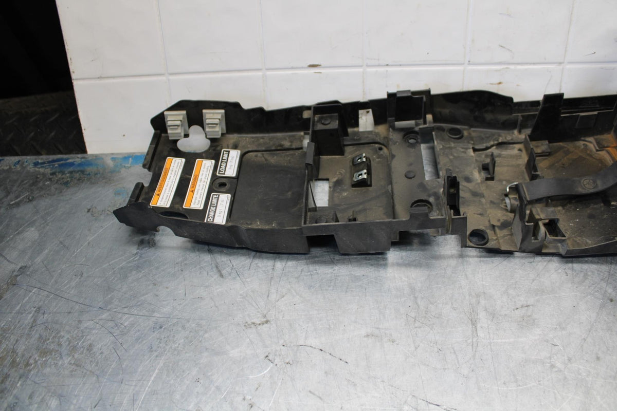 08-16 YAMAHA YZF R6 REAR BACK TAIL UNDERTAIL BATTERY TRAY PLASTIC BB436