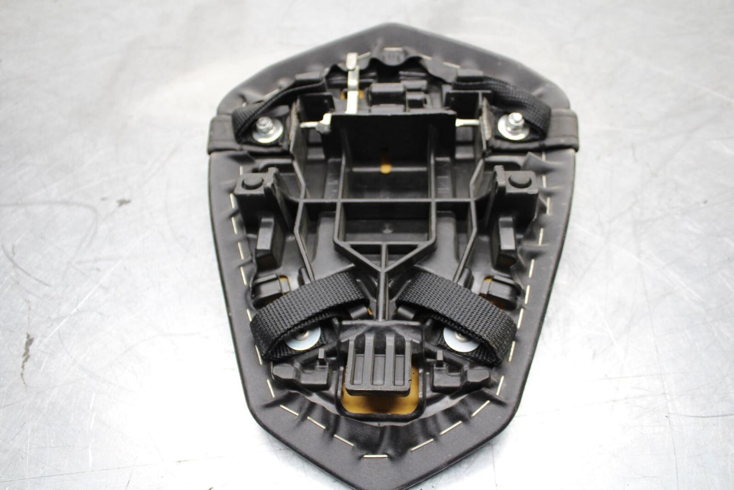 09-14 YAMAHA YZF R1 REAR BACK PASSENGER TANDEM SEAT PAD SADDLE PILLION  BB448