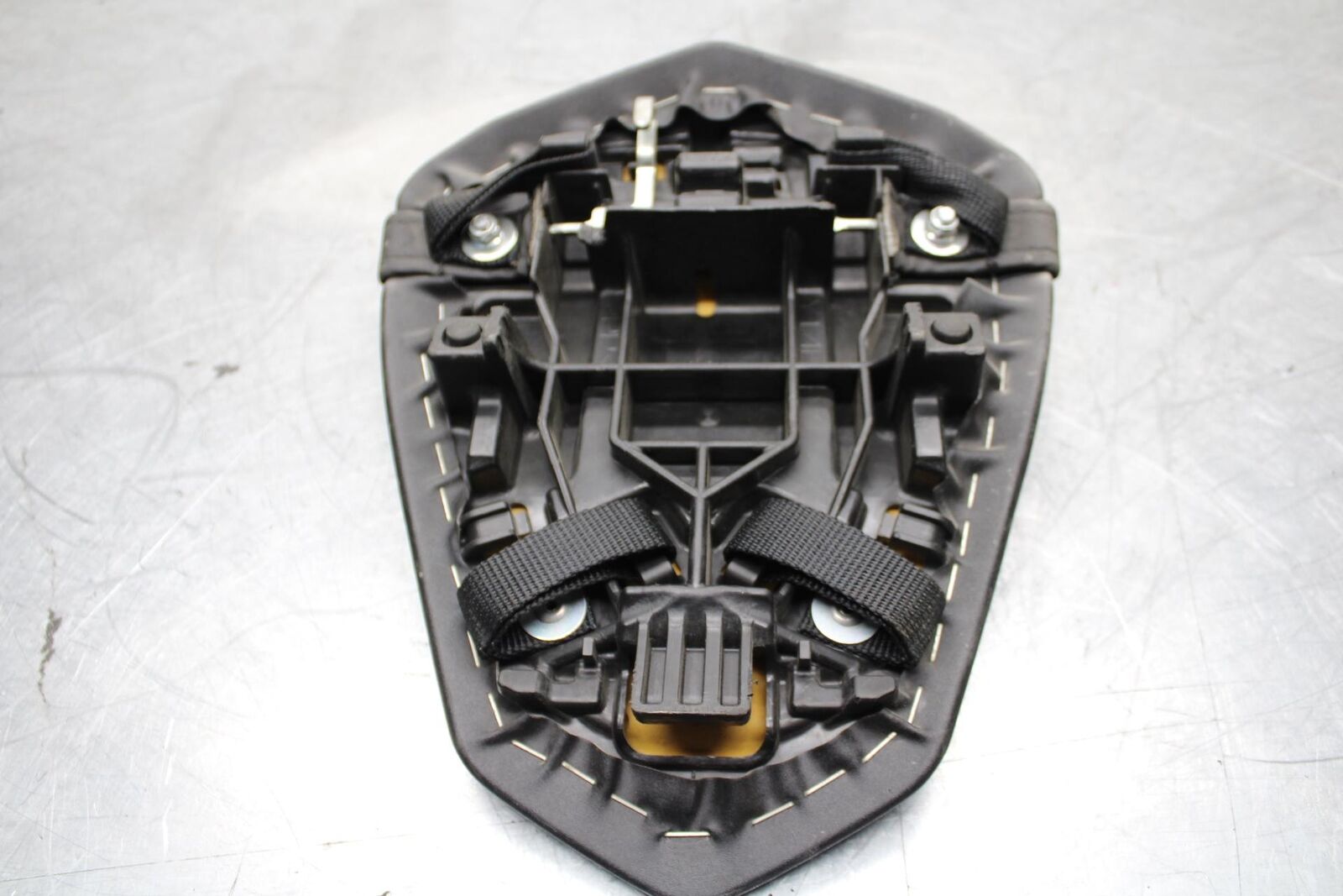 09-14 YAMAHA YZF R1 REAR BACK PASSENGER TANDEM SEAT PAD SADDLE PILLION  BB448