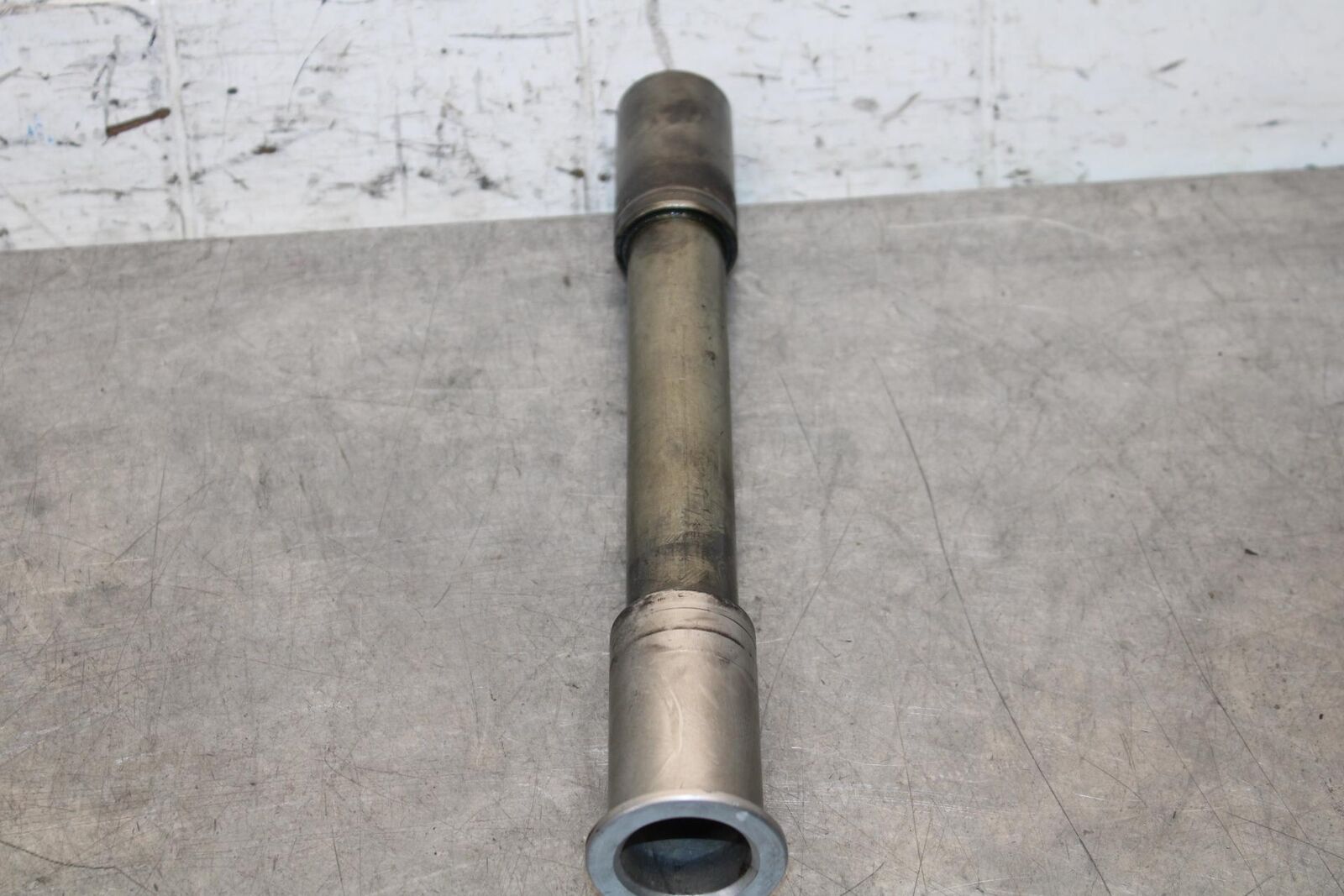 2001 Suzuki GSXR750 FRONT WHEEL RIM AXLE BOLT 54711-35F00 54711-35F10  BB553