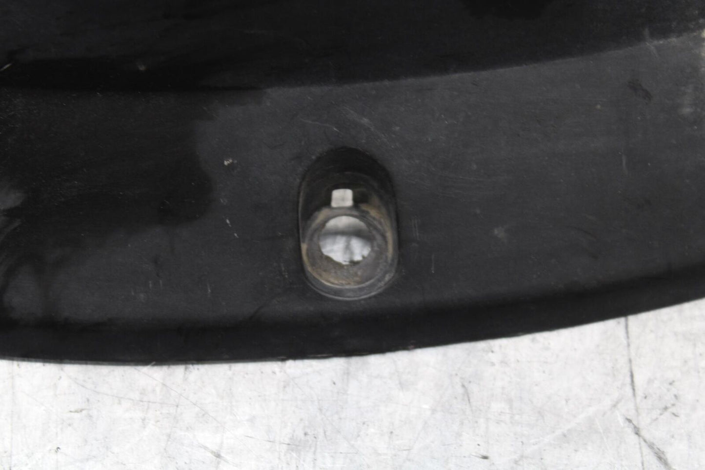 2006 Yamaha YZF R6 REAR BACK WHEEL TIRE HUGGER FENDER 2C0-21650-00-00 BB560