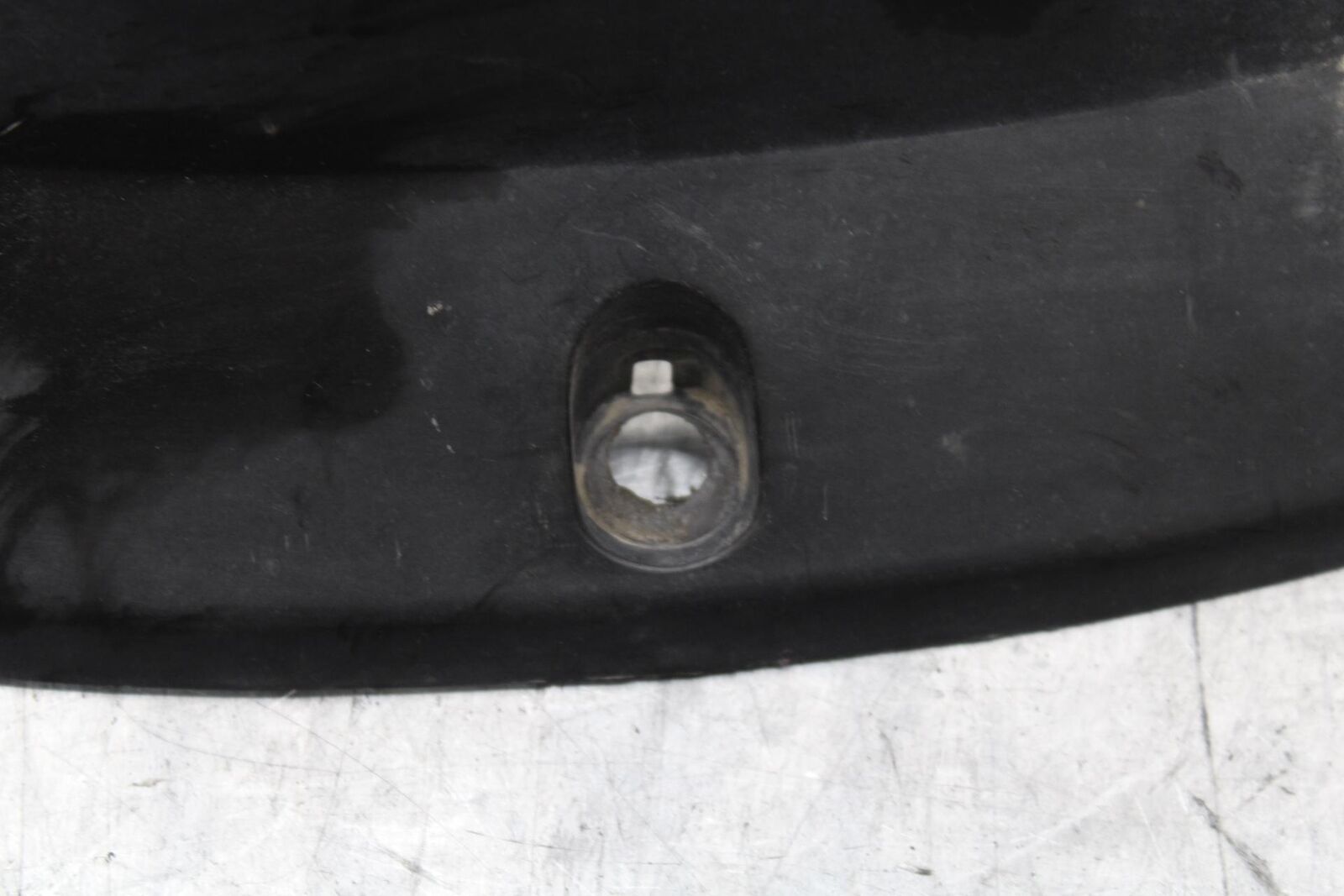2006 Yamaha YZF R6 REAR BACK WHEEL TIRE HUGGER FENDER 2C0-21650-00-00 BB560