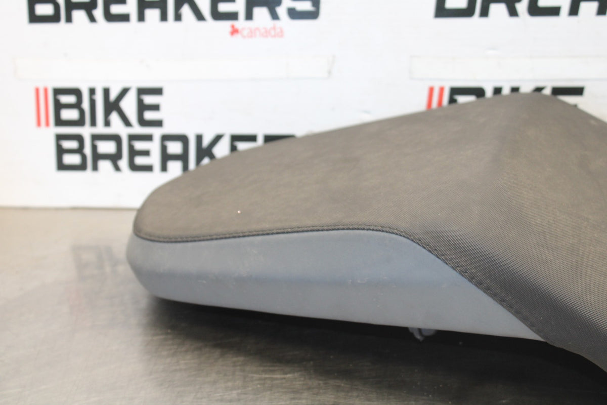 19 BMW F750GS FRONT REAR SEAT SADDLE BB938