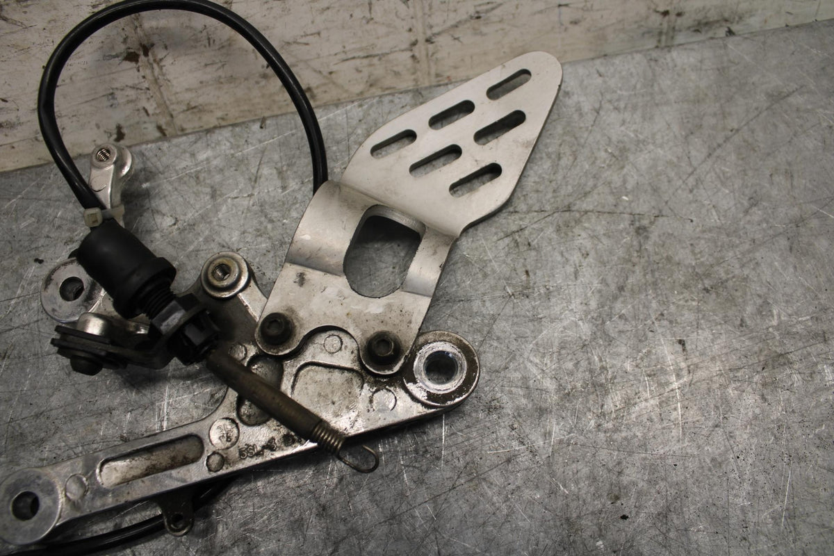 2003 Yamaha YZF R6 RIGHT REARSET REAR SET DRIVER FOOT PEG REST STOP BB539